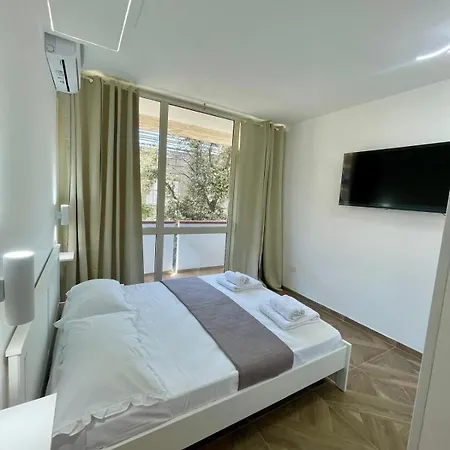 24 Bed and Breakfast 3*