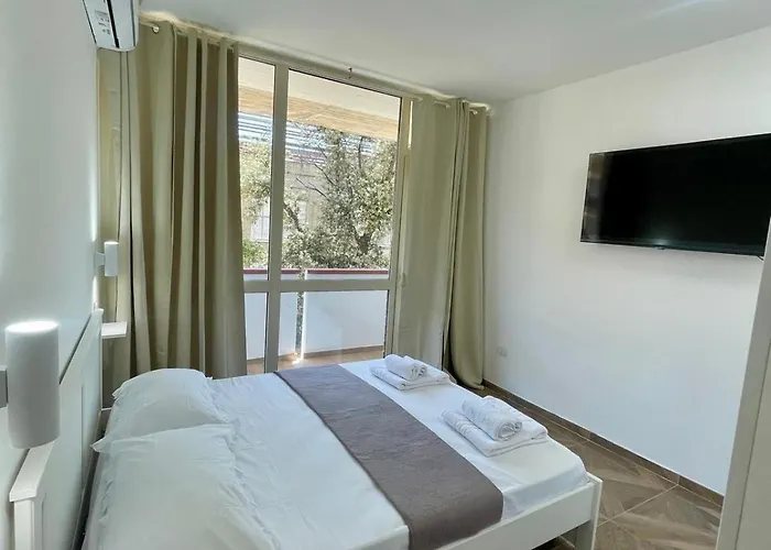 24 Bed & Breakfast 3*